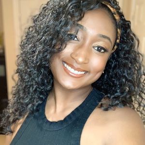 Meet your Posher, Monique